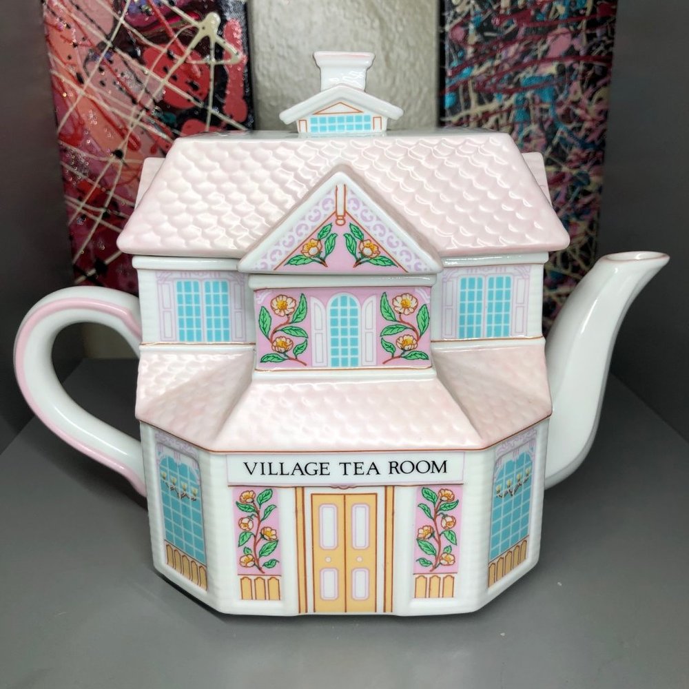 THE LENOX VILLAGE “TEA ROOM” PORCELAIN TEA POT - EXCELLENT CONDITION